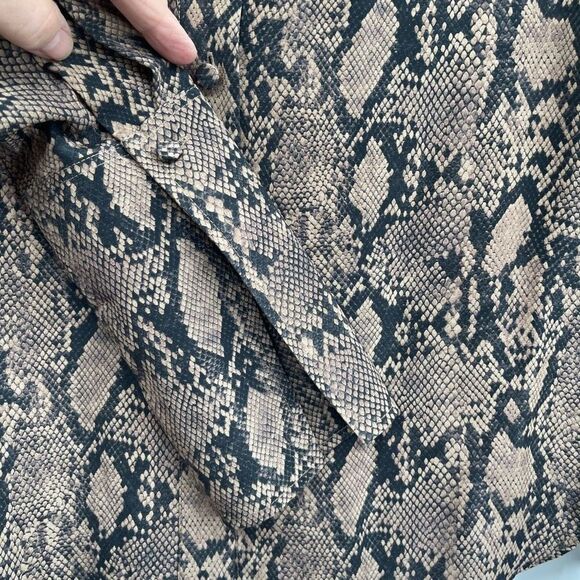 Frame Women's Button-Up Collared Snakeskin Print Tan Black Silk Top Size XS - Picture 6 of 8